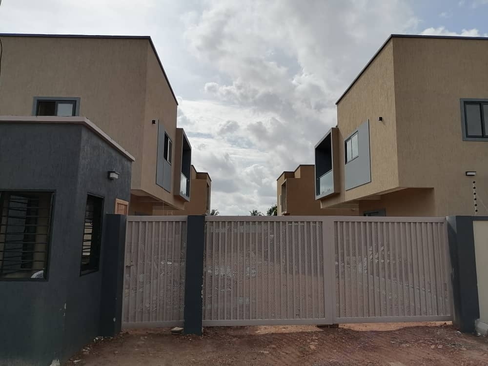 Ultra Modern 3 Bedroom ensuite With 1 Outhouse Forsale at Adenta