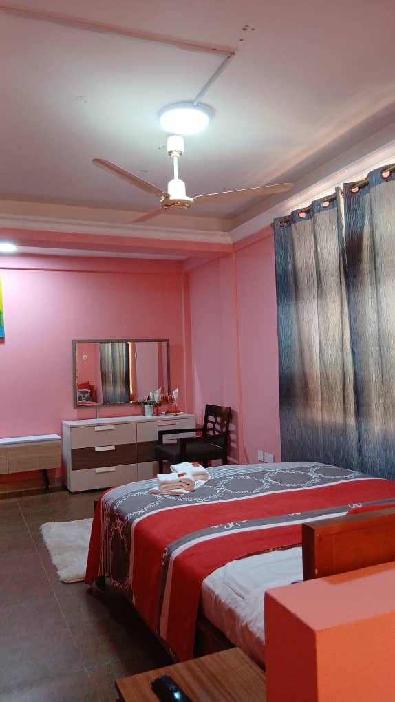 24/7 STUDENT APARTMENT WITH PARKAGES