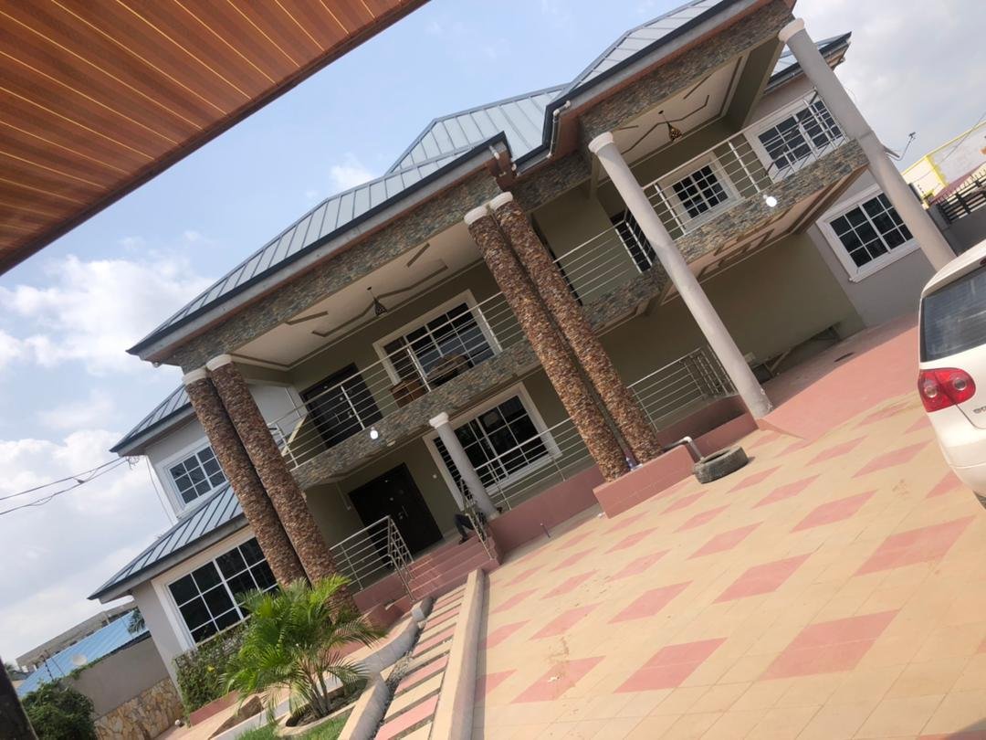 5-BEDROOM ENSUITE HOUSE WITH BOYS QUARTERS FOR SALE