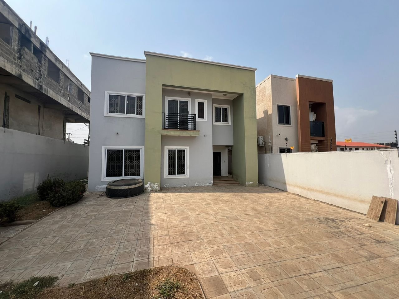 4-BEDROOM HOUSE AT SPINTEX, SAKUMONO