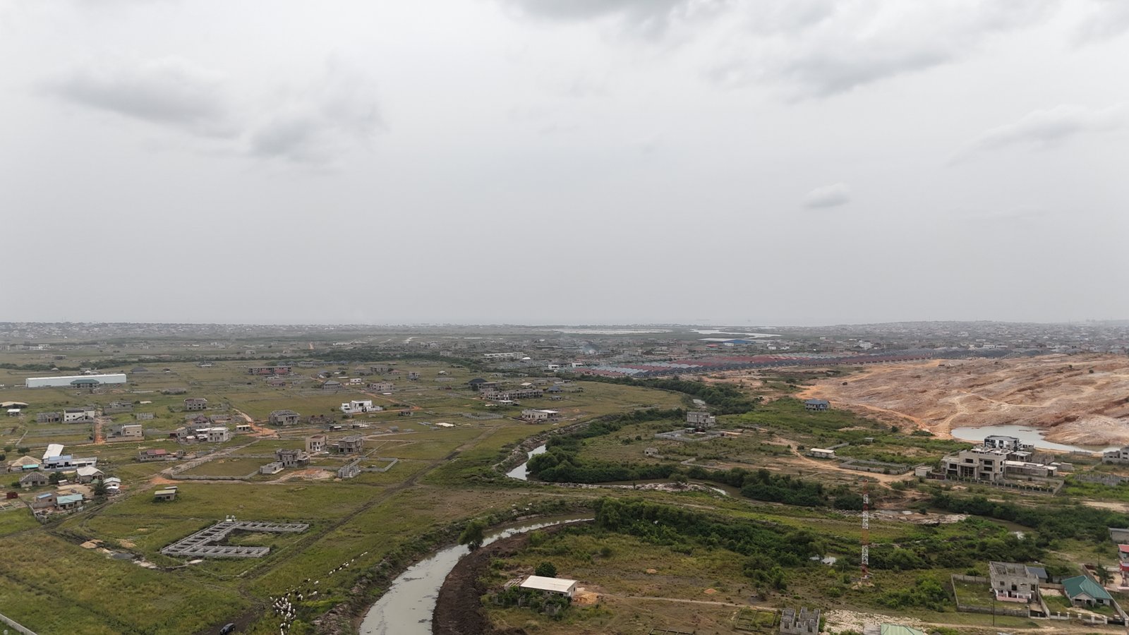 TITLE REGISTERED PLOTS FORSALE- TEMA COM.25 ENCLAVE